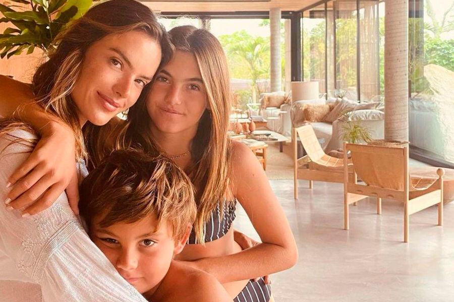 Алессандра Амбросио