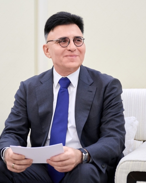 Александр Жаров