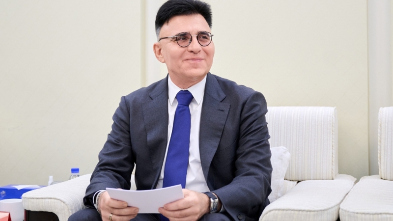 Александр Жаров